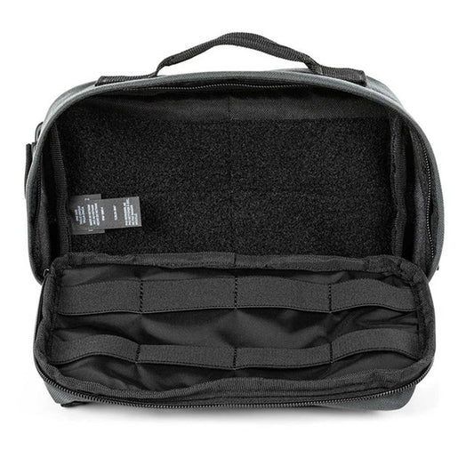 Interior de la mochila táctica 5.11 MOAB 3 con sistema de organización MOLLE. Espacio optimizado para accesorios y herramientas.
