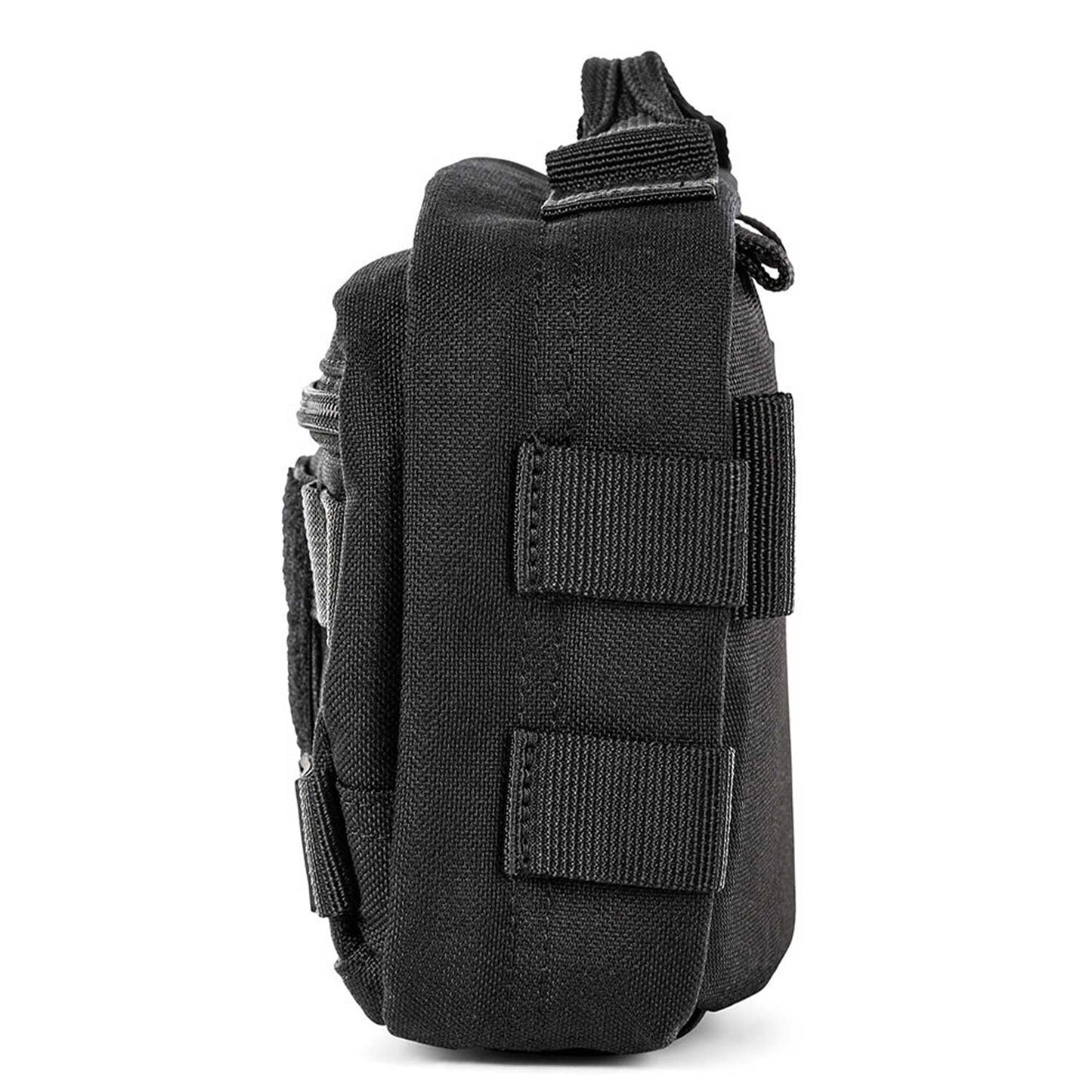 Vista lateral de la mochila 5.11 MOAB 3 mostrando correas MOLLE. Diseño compacto y funcional para equipamiento táctico.

