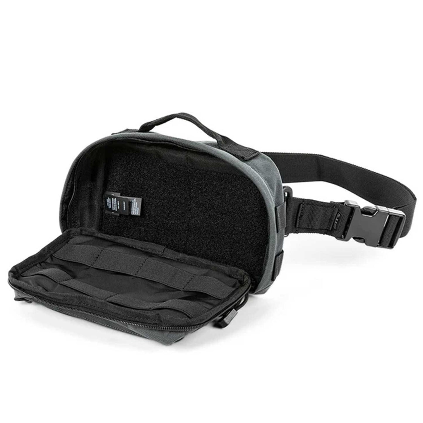 Vista en ángulo de la mochila táctica 5.11 MOAB 3 con cinturón ajustable. Mochila pechera ideal para actividades tácticas y urbanas.
