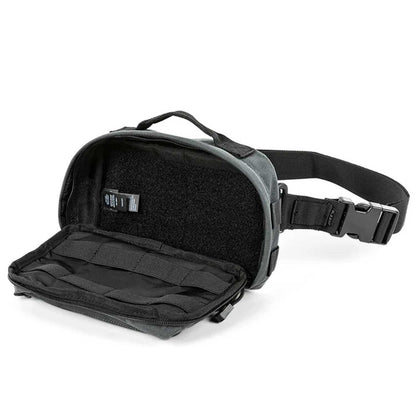 Vista en ángulo de la mochila táctica 5.11 MOAB 3 con cinturón ajustable. Mochila pechera ideal para actividades tácticas y urbanas.
