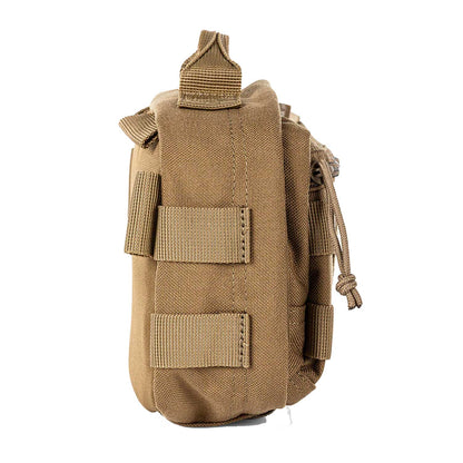Vista lateral de la mochila 5.11 MOAB 3 mostrando correas MOLLE. Diseño compacto y funcional para equipamiento táctico.