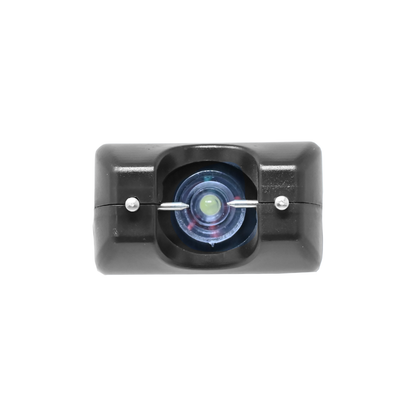 Vista frontal del taser 958 mostrando los electrodos y linterna central, diseño compacto de polímero ligero para defensa personal.