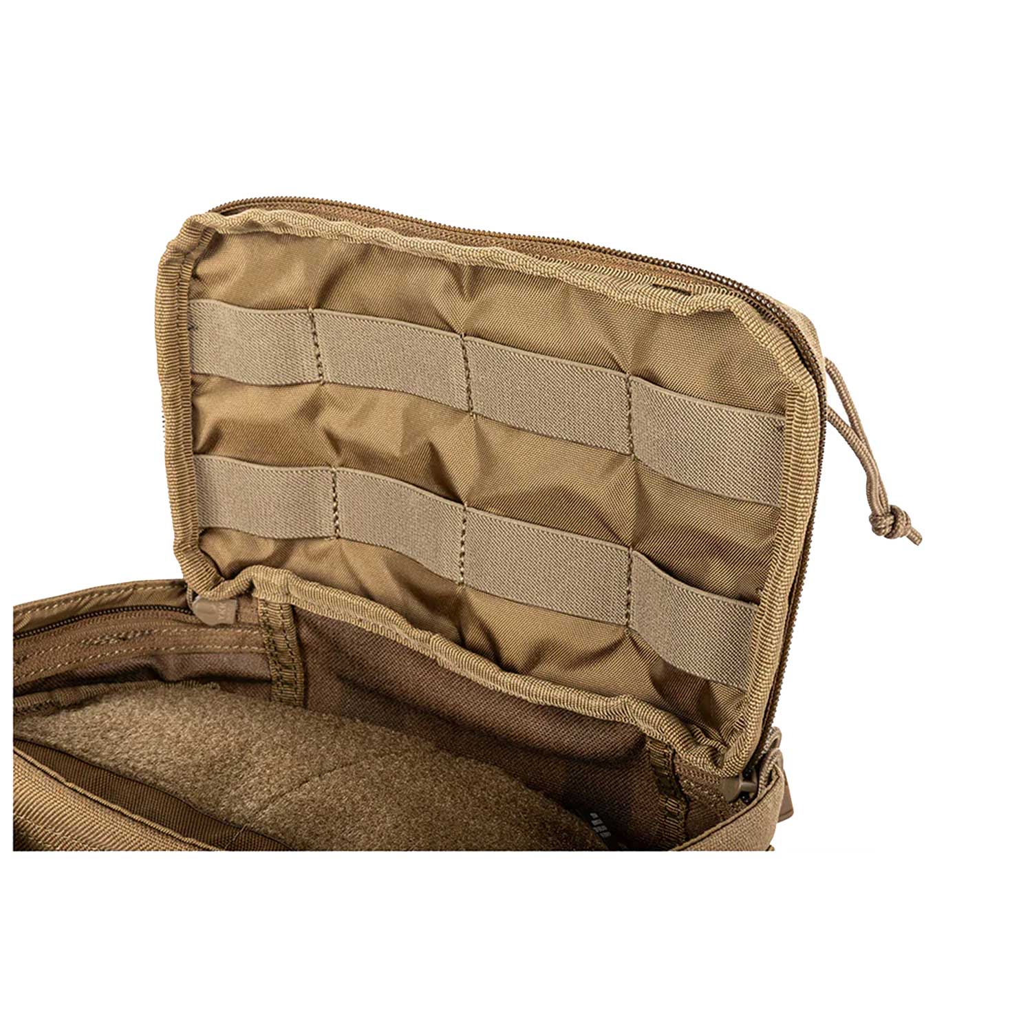 Interior de la mochila táctica 5.11 MOAB 3 con sistema de organización MOLLE. Espacio optimizado para accesorios y herramientas.