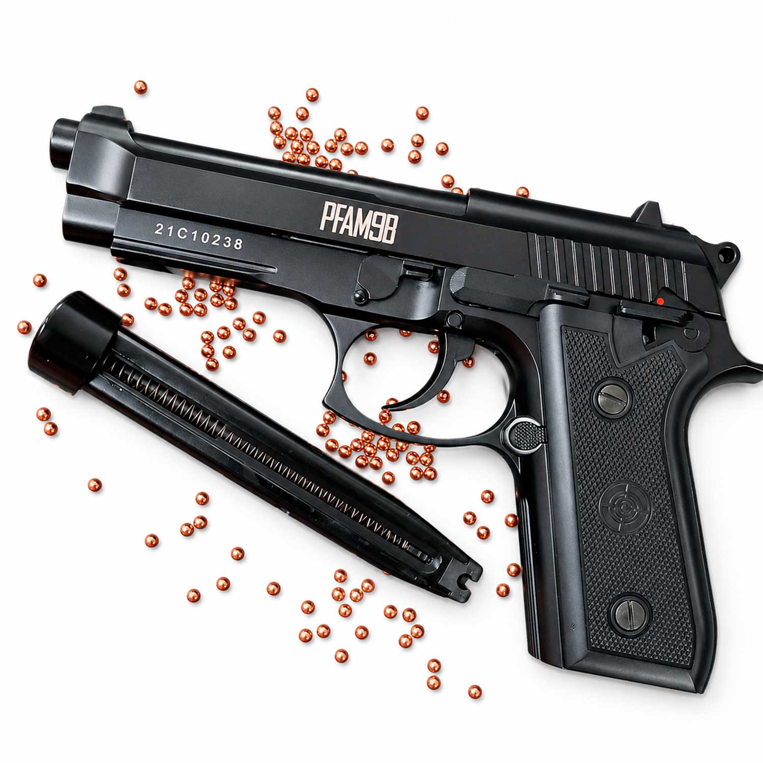 se muestra pistola 4.5mm con balines Cupperhed para dar entender la compatabilidad con algunos modelos de pistolas de Co2