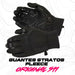 Guantes en primer plano mostrando su diseño y textura.