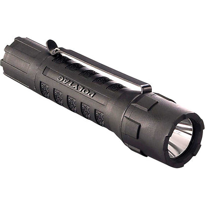 Linterna Streamlight PolyTac se aprecia desde un ángulo lateral donde destaca su tamaño compacto y facilidad de transporte diario