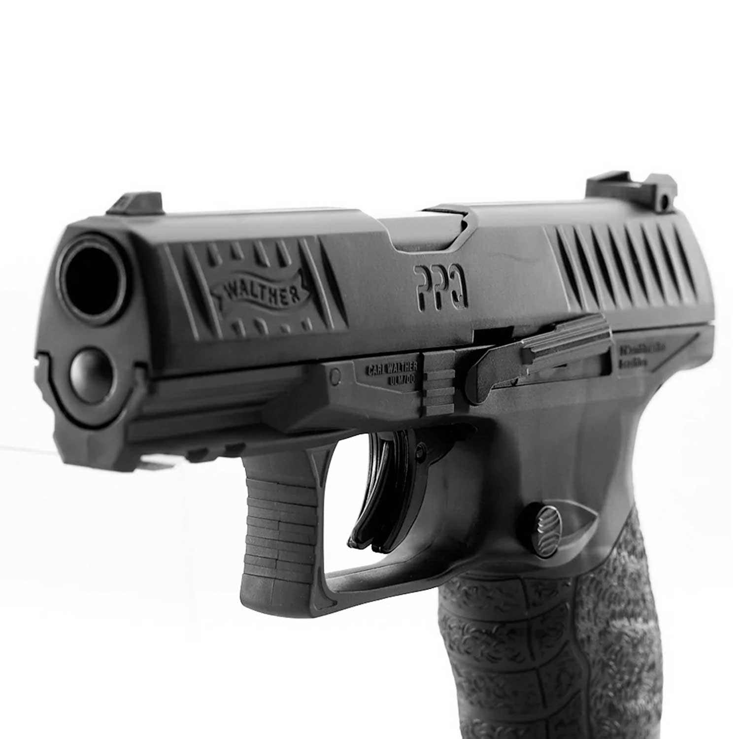 istola Walther PPQ T4E acercamiento al cañón y corredera, destacando los acabados de fabricación y el sistema de retroceso realista tipo blowback.