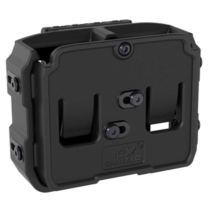Se muestra Porta Cargador Doble Omitac en posición lateral para apreciar su perfil y estructura.