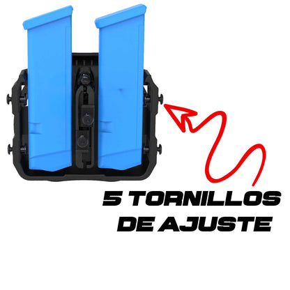 Se muestra Porta Cargador Doble Omitac con dos cargadores colocados, mostrando su capacidad para transportar cargadores de forma práctica.