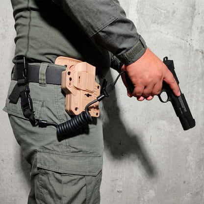 Se muestra RECUPERADOR DE PISTOLA OMITAC colocado en una pistola para apreciar cómo luce el accesorio instalado.