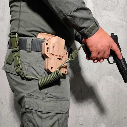 Se muestra RECUPERADOR DE PISTOLA OMITAC colocado en una pistola para apreciar cómo luce el accesorio instalado