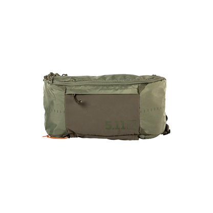 Mochila Tactica Skyweight 10L Sage Green 5.11 en posición horizontal, ideal como cangurera táctica o mochila pechera versátil.