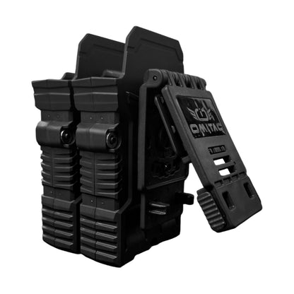 Porta cargador doble Omitac con clip ajustable 360° para cinturón, ideal para accesorios de tiro deportivo y armas largas.