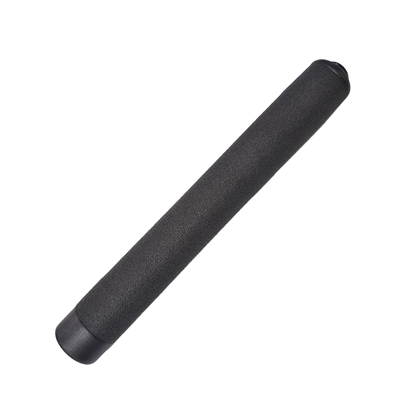 Se muestra bastón retráctil ASP de 21 pulgadas con detalle en el agarre texturizado antideslizante, diseñado para máximo control y seguridad.