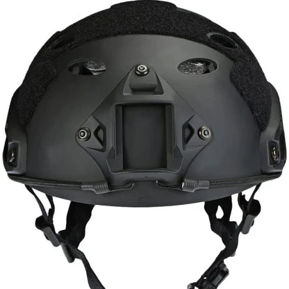 Frontal del Casco Táctito Fast de Polímero Ligero Porta Accesorios negro con soporte para accesorios. Casco táctico resistente para Airsoft.