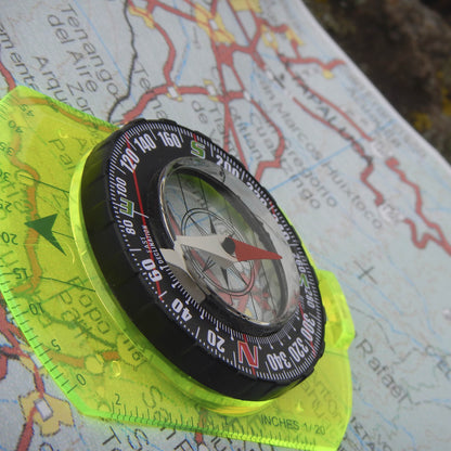Brújula profesional, esfera giratoria y cordón para colgarCAMPISMO / Brújulas / Brújulas profesionales
